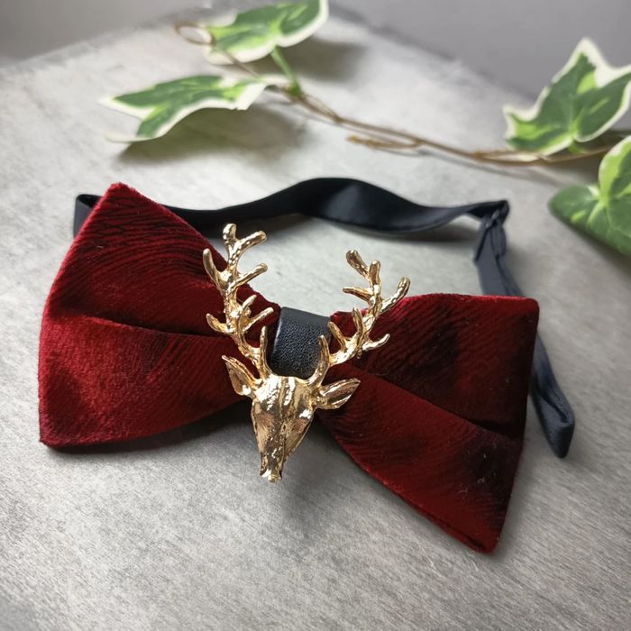 Mucha męska – nowa, bordowa, z ozdobą jelonka, elegancka, regulowana