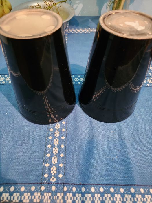 Czarne oslonki na storczyka