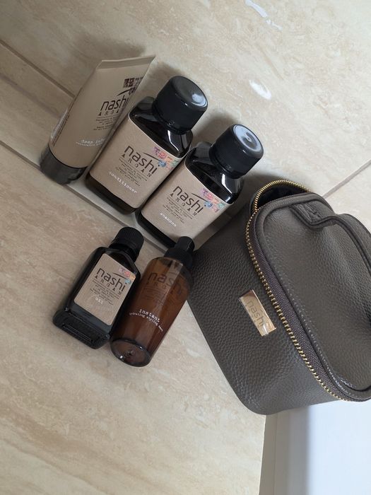Zestaw podróżny do włosów nashi Argan z kosmetyczka