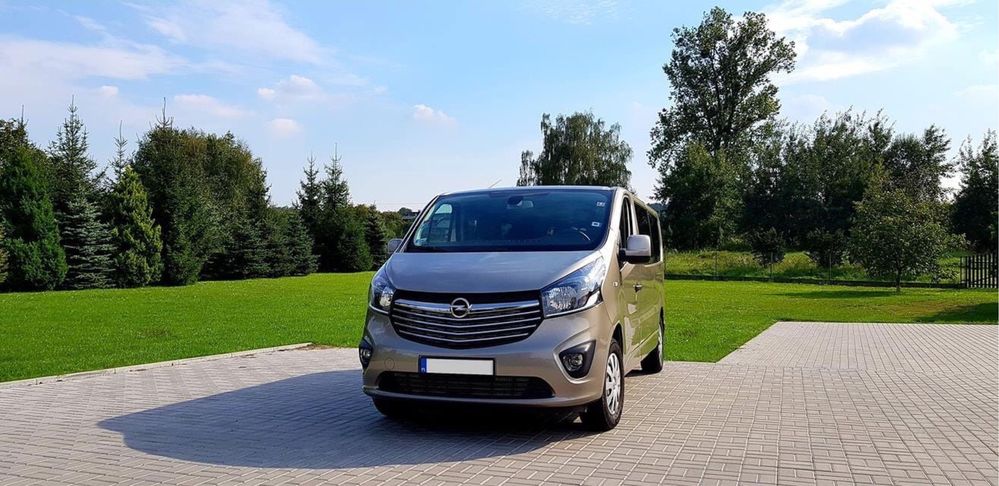 Wynajem Busa Opel Vivaro 9 osób Śląsk Hak Bagażnik na rowery BOX