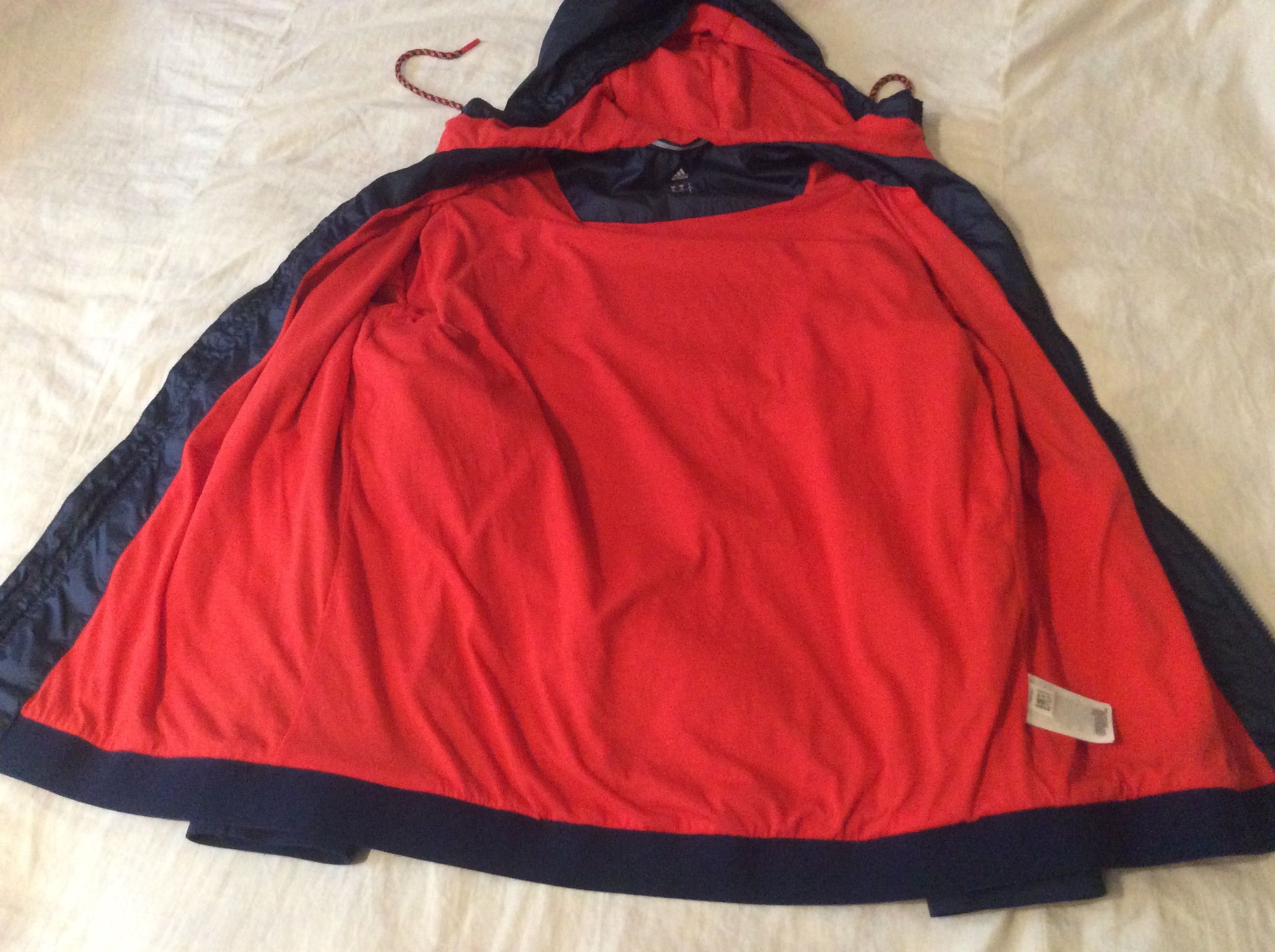 Осенняя спортивная куртка Adidas (размер М)