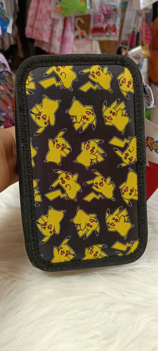 Piórnik Pokemon z wyposażeniem