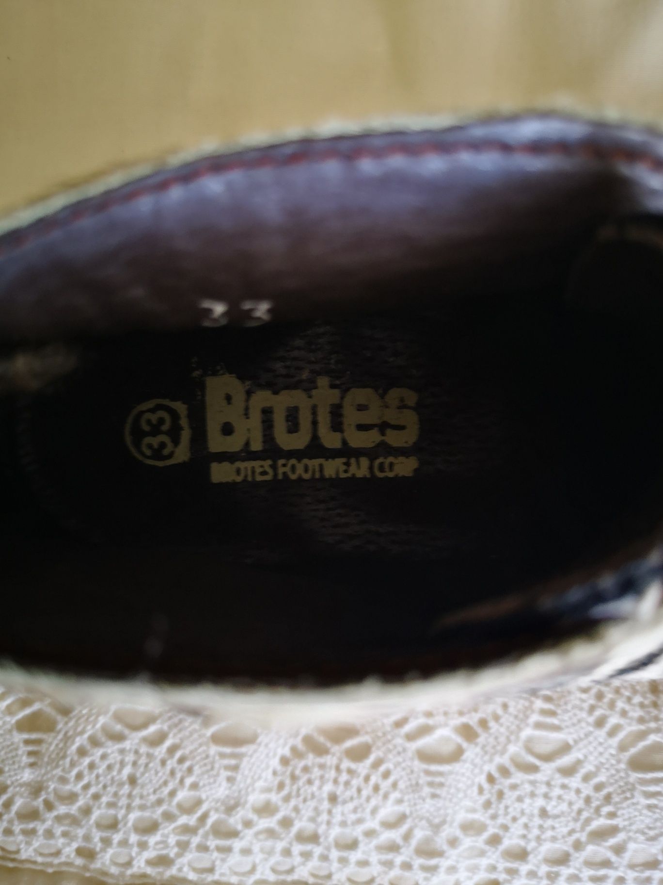 Botas da marca Brotes azuis escuras em pelinho com padrão novas - 33