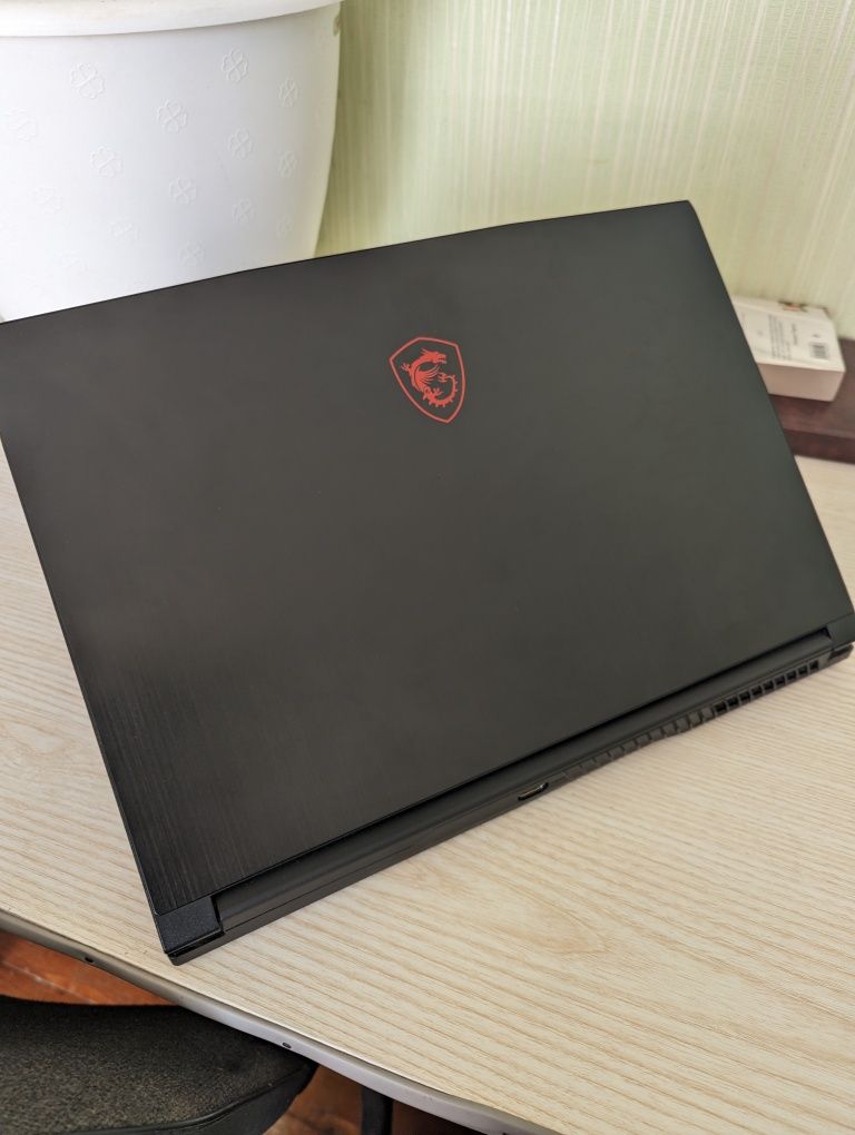 Продам игровой ноутбук MSI Gaming GF63 Thin