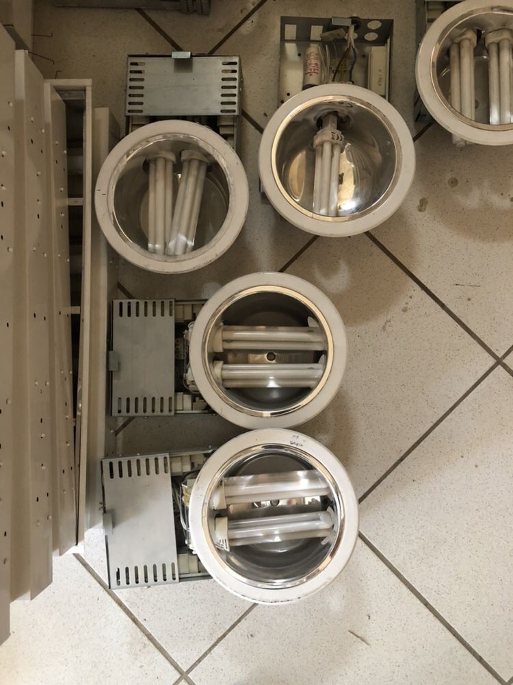 Lampy sufitowe na mini świetlówki