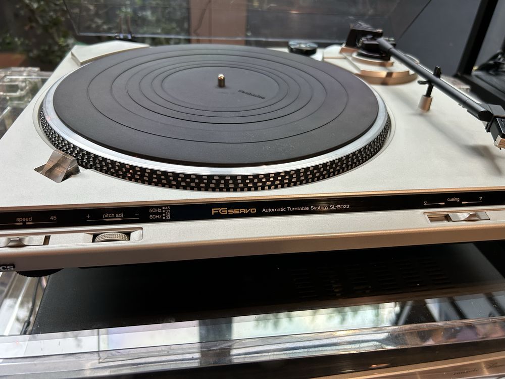 Gira discos Technics SL-BD22, belt drive, com agulha shure, bom estado
