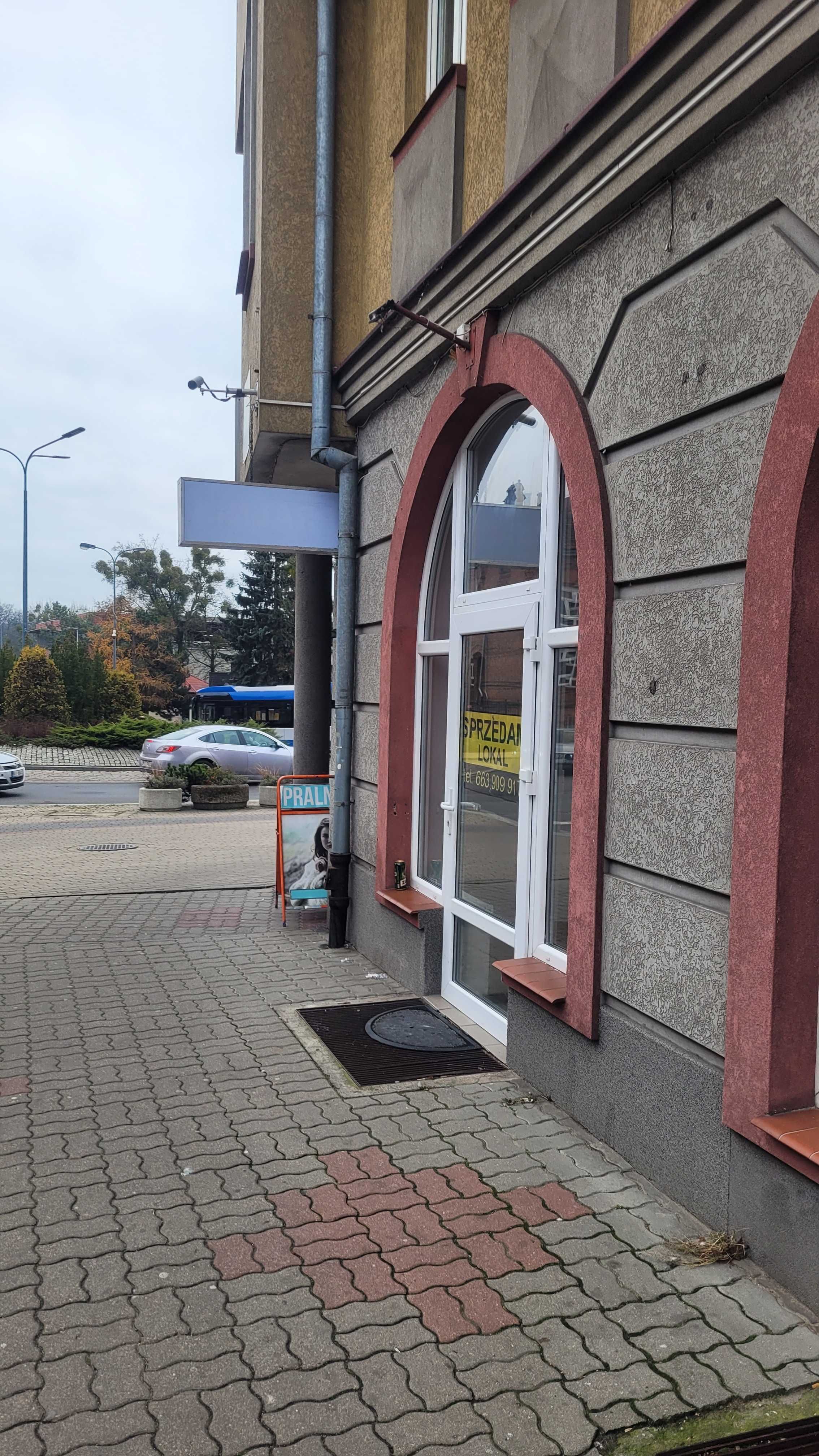 SPRZEDAM lokal użytkowy usługowy w Domu Handlowym Feniks centrum