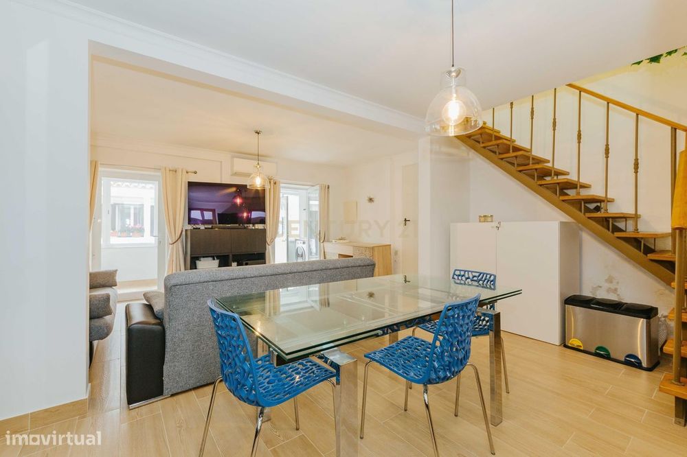 Moradia Renovada T1 em Lisboa com Pátio e Luz Natural