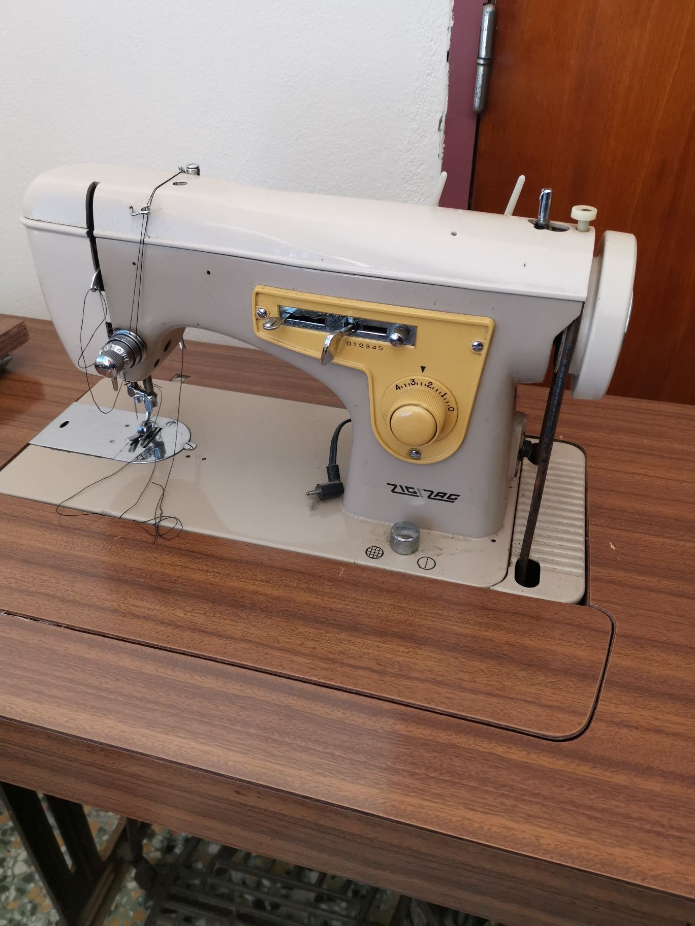 Máquina de custura ziguezague