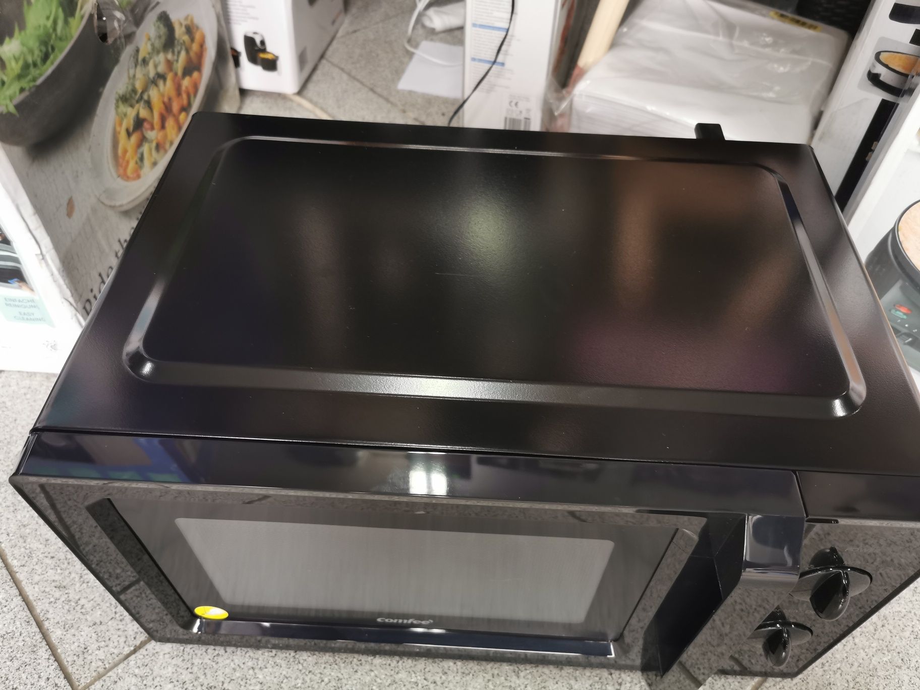 Kuchenka mikrofalowa wolnostojąca Comfee CMO-MP012OC(BK) 19L 700W