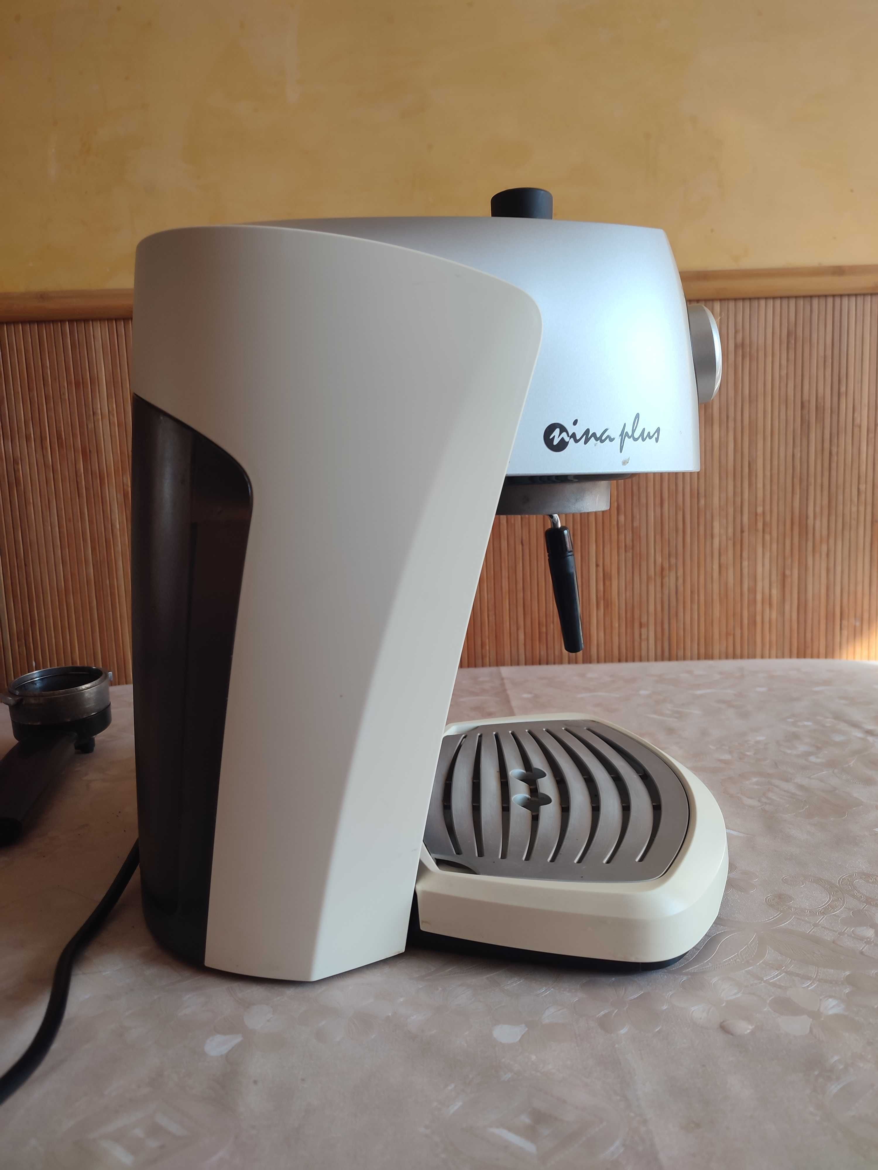 продам кавоварку Saeco nina plus