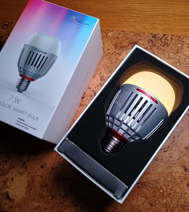 Aputure B7C , RGBWW LED лампочки для відео, Amaran