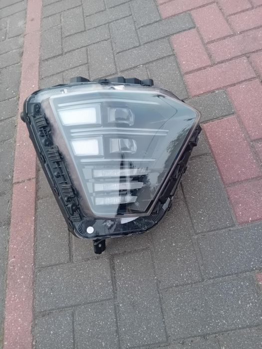 Sprzedam prawa przednia lampę Hyundai kona