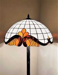 Lampa podłogowa w stylu Tiffany