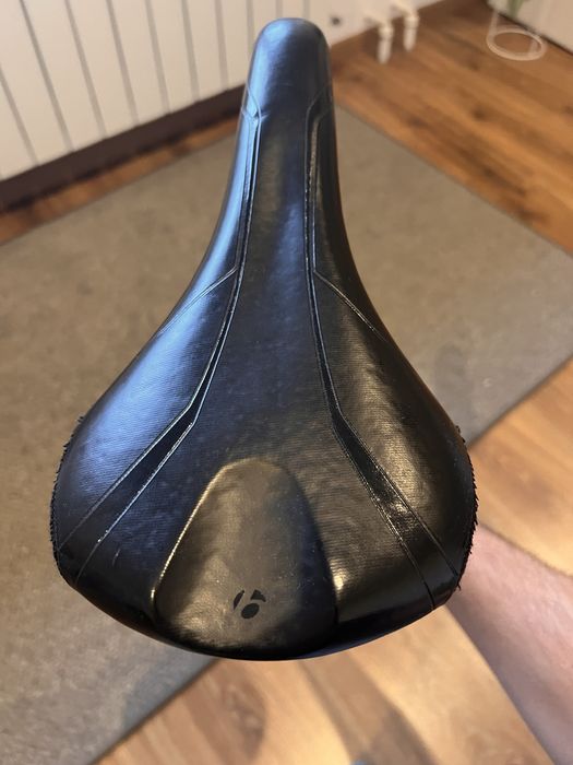 Siodelko evoke z sztyca bontrager ( komplet )