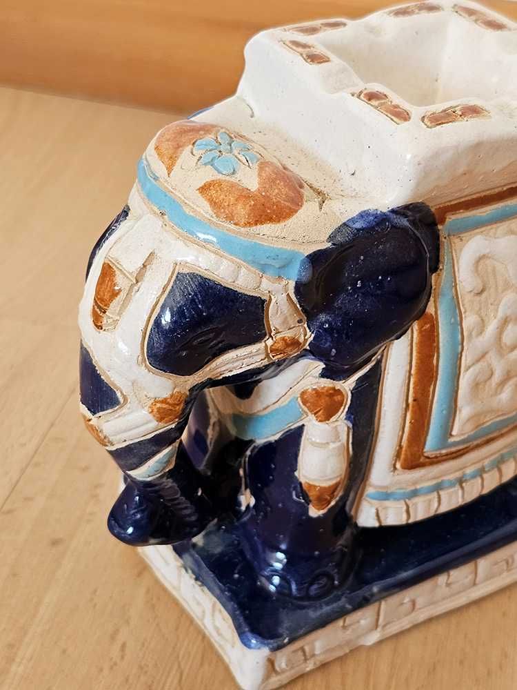 Elefante de porcelana chinesa