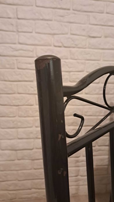 Czarny stół i 3 krzesła