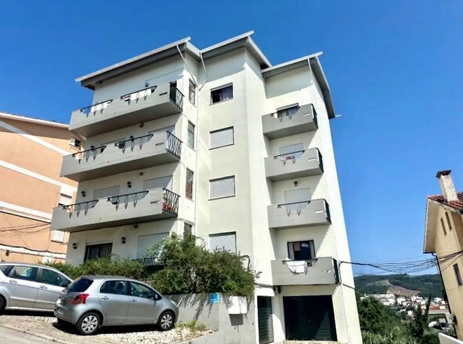 Garagem ampla 50 m²+ – Rua António Jardim nº21 [Particular]