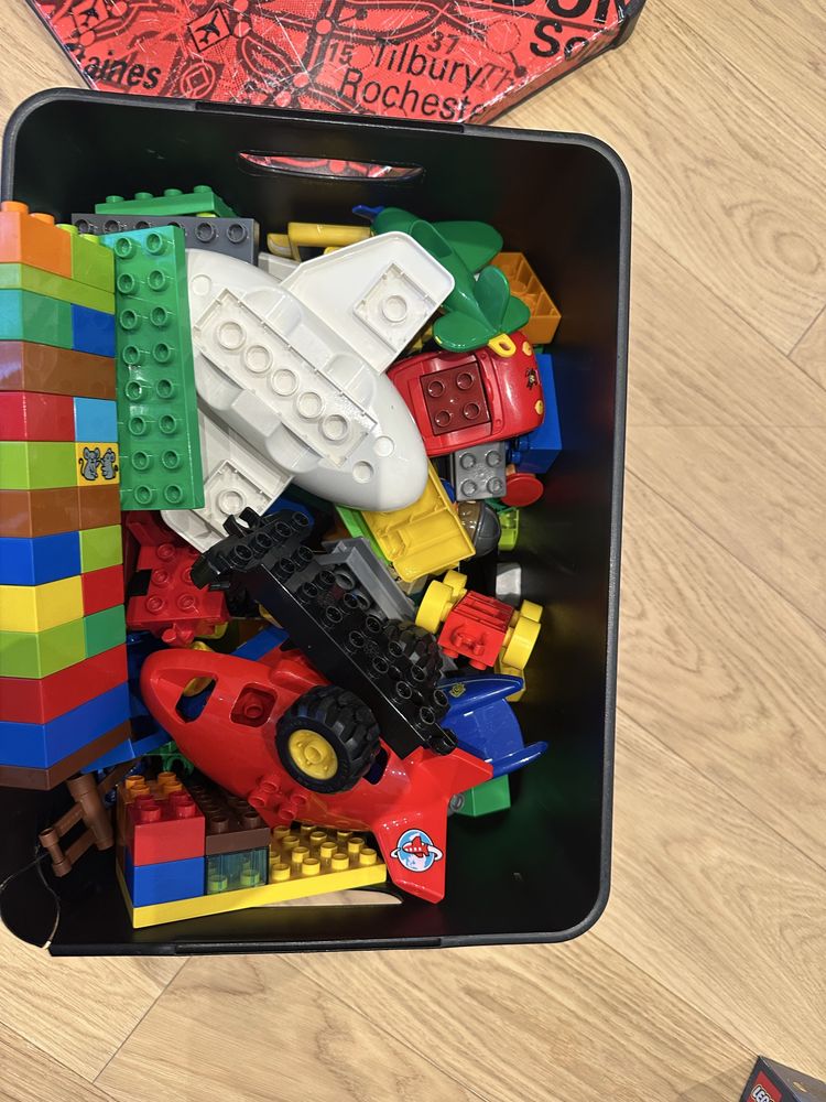 Декілька наборів Lego duplo, велика коробка