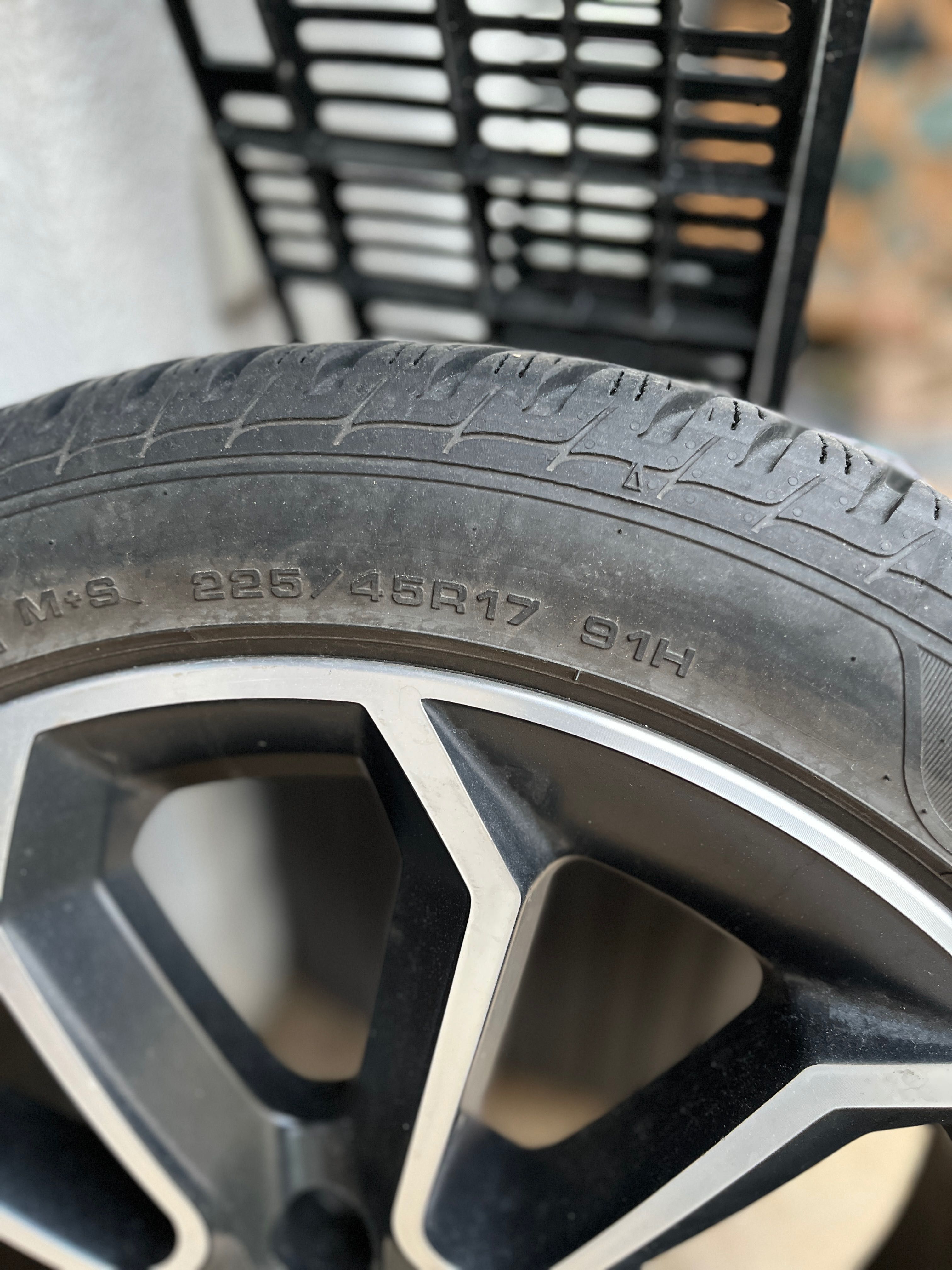 Opony i Felgi zimowe 4 szt
225/45 R17