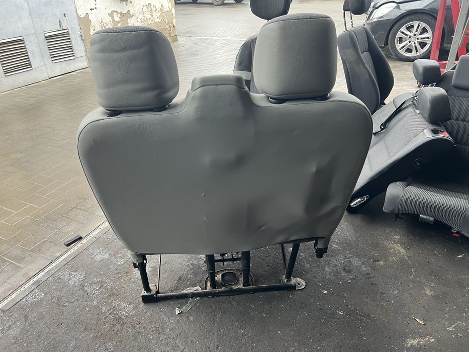 Продам сиденья перд двойку рено траф оригинал