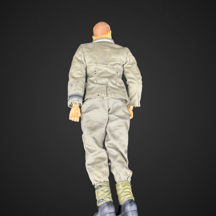 Figurka Dragon żołnierz Waffen SS w mundurze polowym 1/6 B51/110414