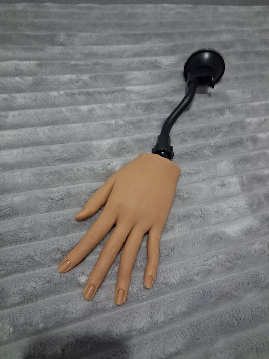Mão para treinar unhas de gel