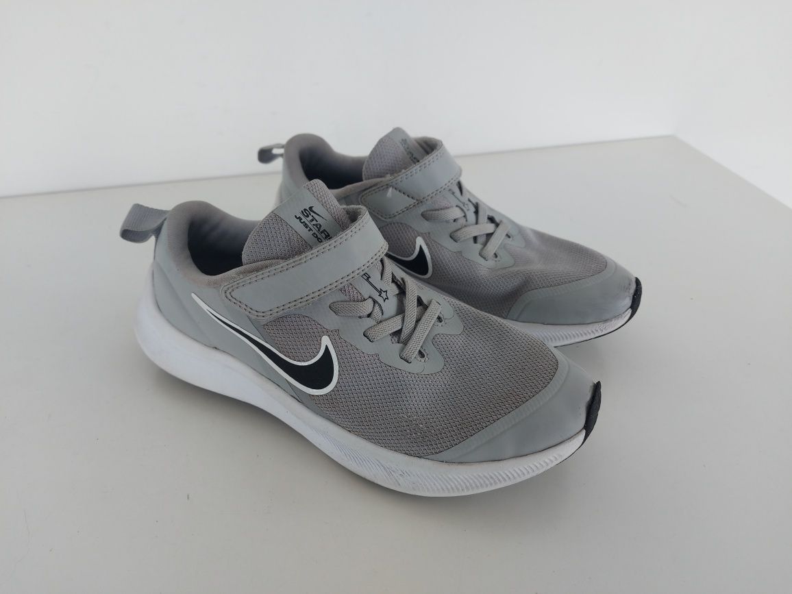 Buty dziecięce adidasy Nike w rozmiarze 33