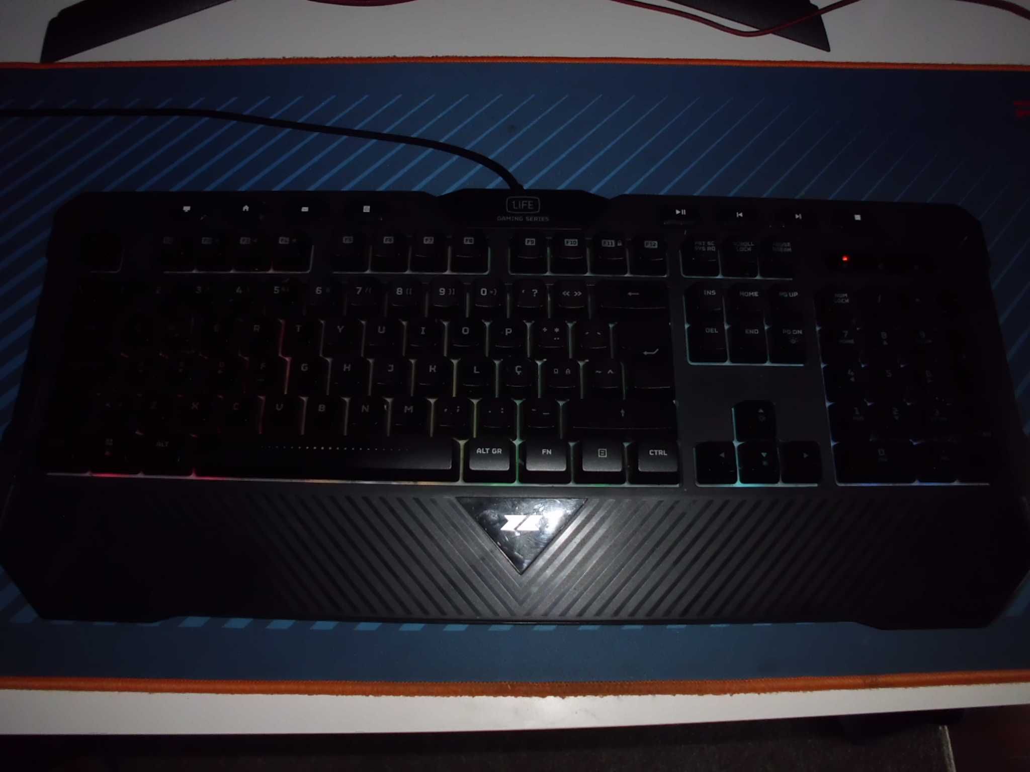 Teclado Gaming semi-mecánico