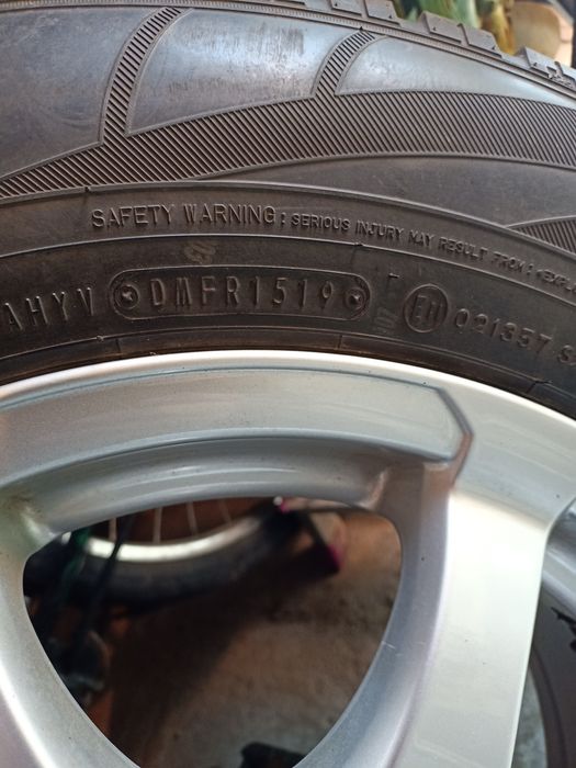 Komplet felg aluminiowych z oponami zimowymi marki Falken rozmiar 16