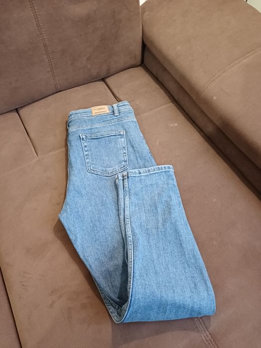 Продам джинси,Всі приблизно одного розміру.