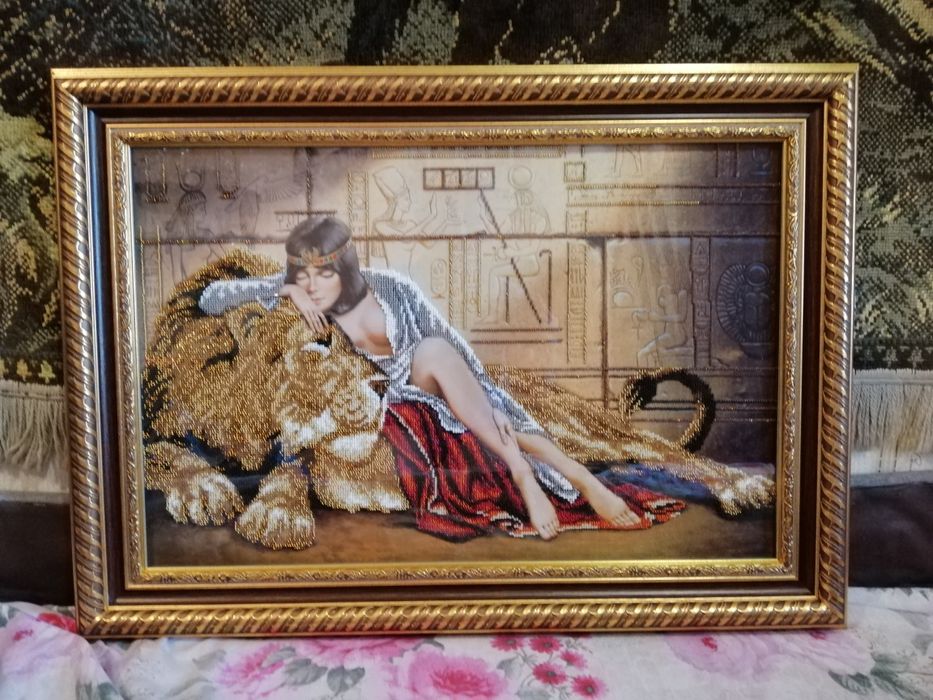 Продам картину вышитую чешским бисером