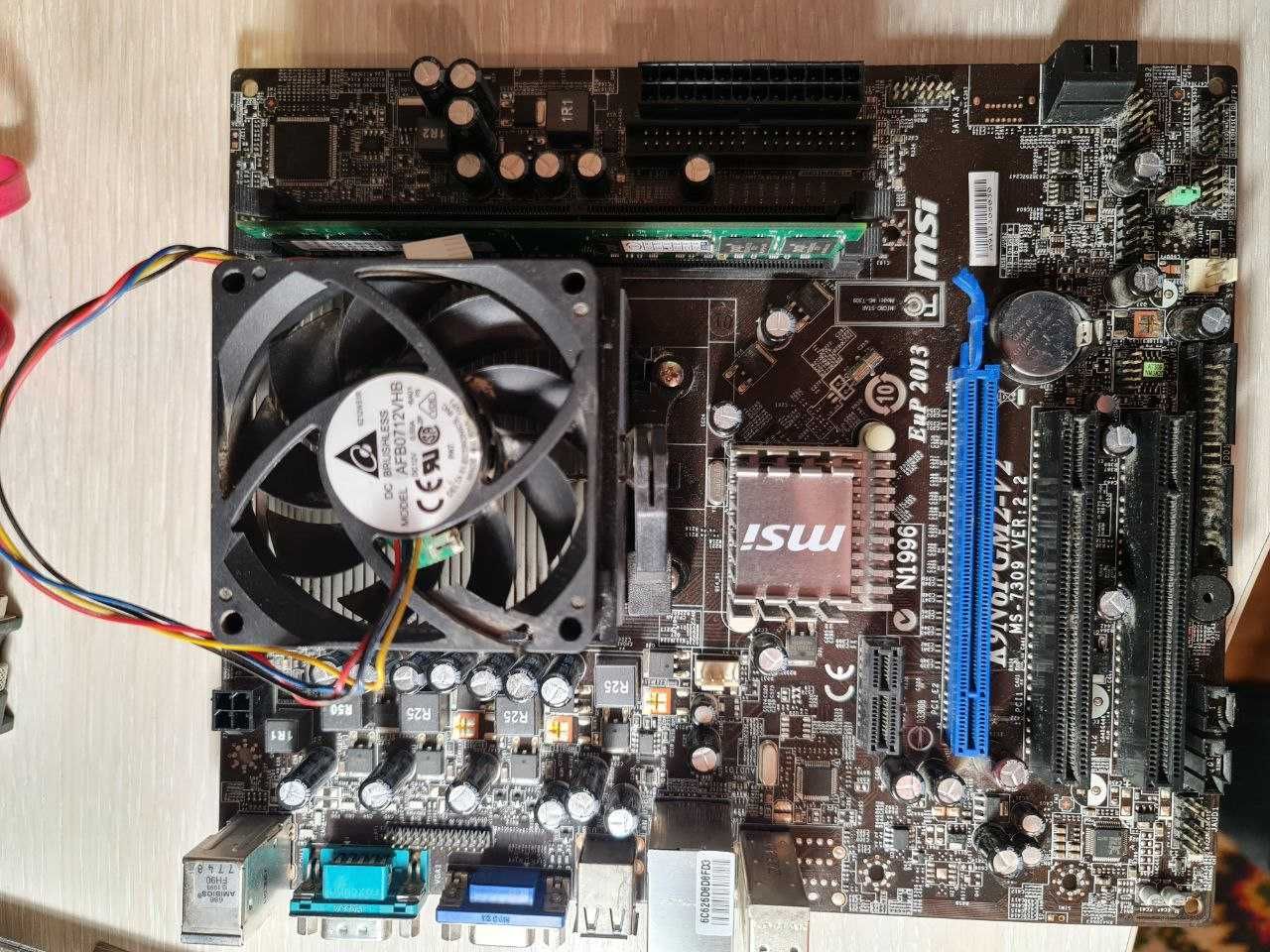 Материнская плата MSI K9N6PGM2-V2 + ЦП AMD Athlon64x2 + ОЗУ DDR2 1 Gb