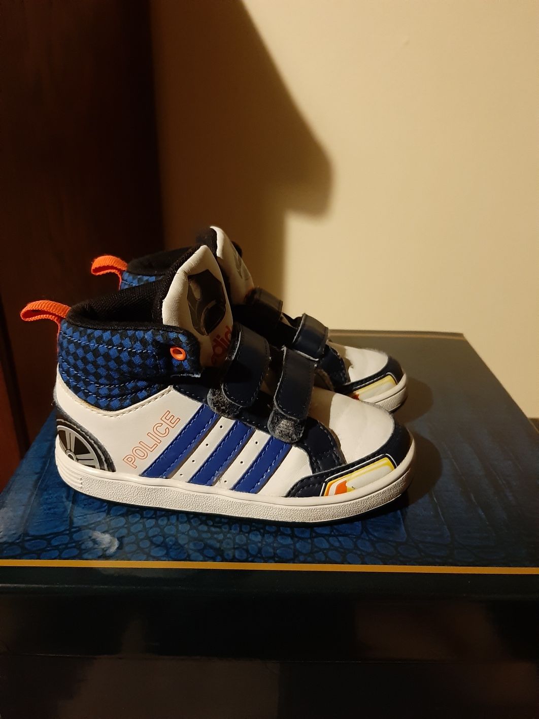 Buty chłopięce Adidas rozmiar 25