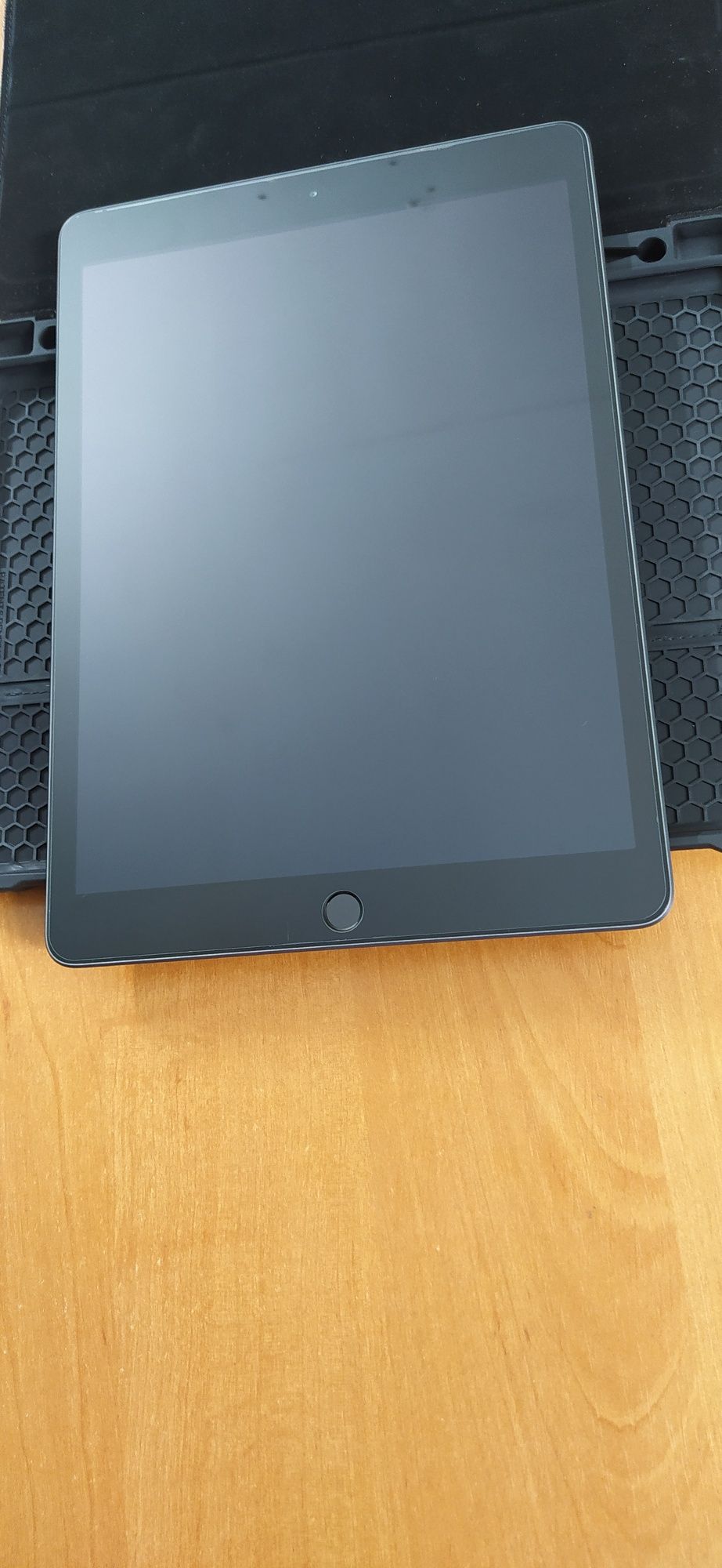 Apple Ipad 8 32GB WiFi+ чехол/spase gray