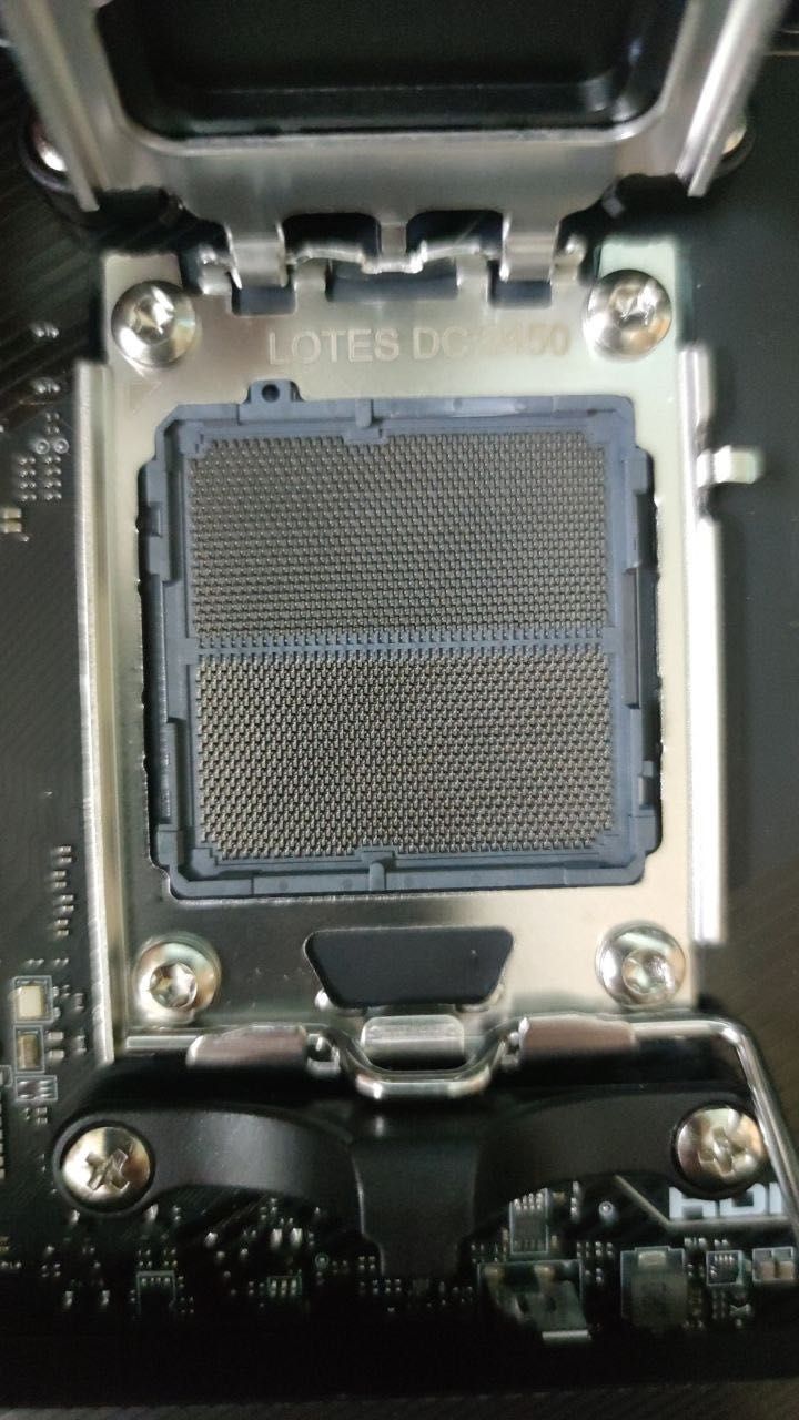 Материнська плата MSI MPG X870E CARBON WIFI