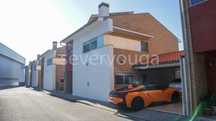 Moradia T3 em Sever do Vouga com garagem dupla e salão para festas.