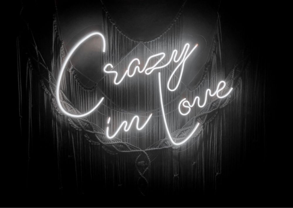 Napis neonowy Crazy in love, dekoracja, ścianka weselna led