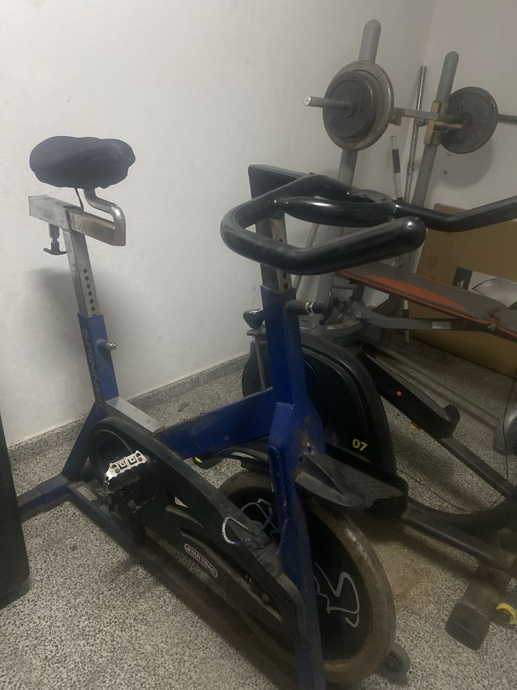 Bicleta estatita indoor cycling spinning