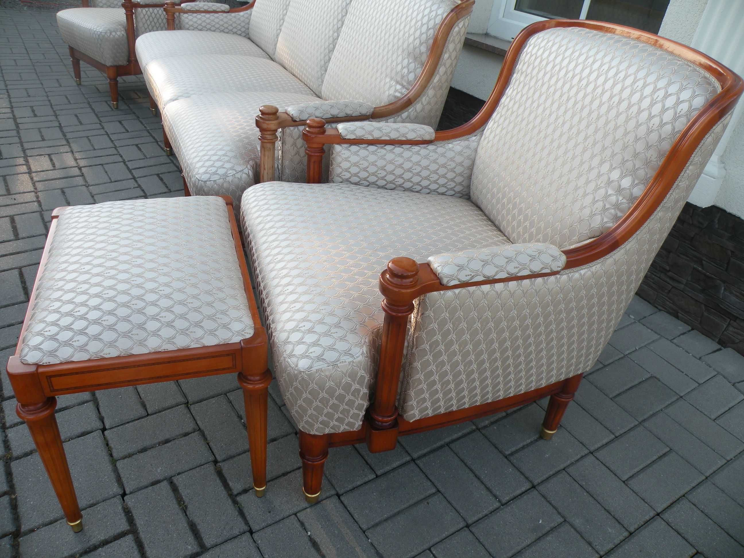 Sofa ,2 fotele i pufa w Stylu Ludwika ,,Warrings"  Po Renowacji