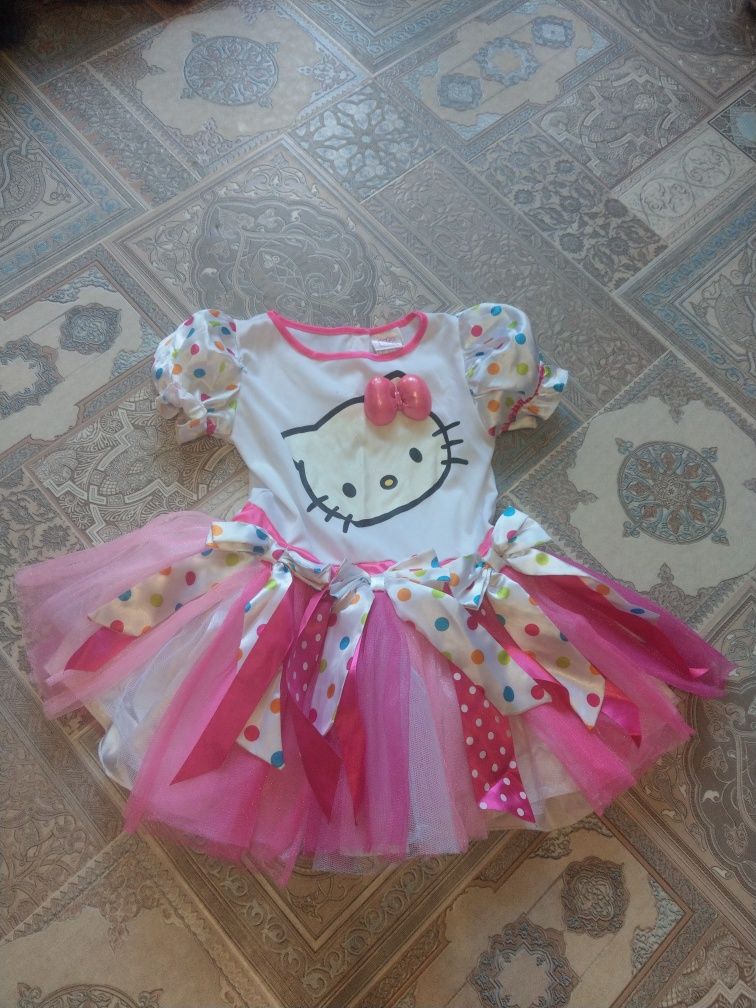 Нарядное платье hello kitty на 3-4 года