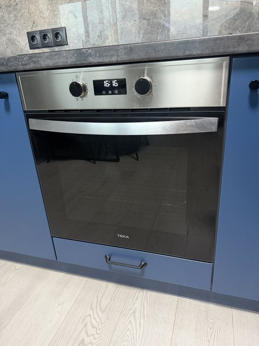 TEKA варочная индукционная поверхность и духовой шкаф, новые.