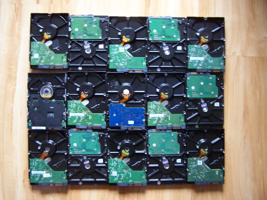 Złom dysków komputerowych 3,5"  szt. 42