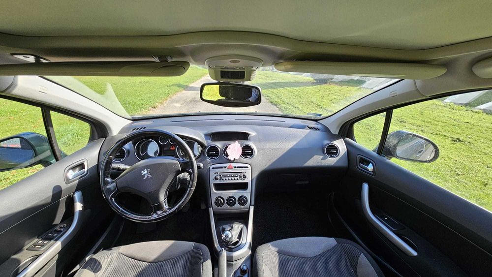 Peugeot 308 1,6 benzyna 120KM 5d niski przebieg