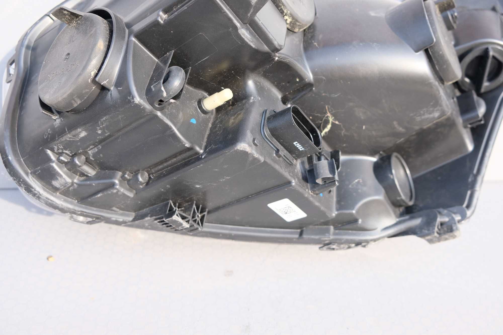 Lampa prawy przód Ford Transit mk8