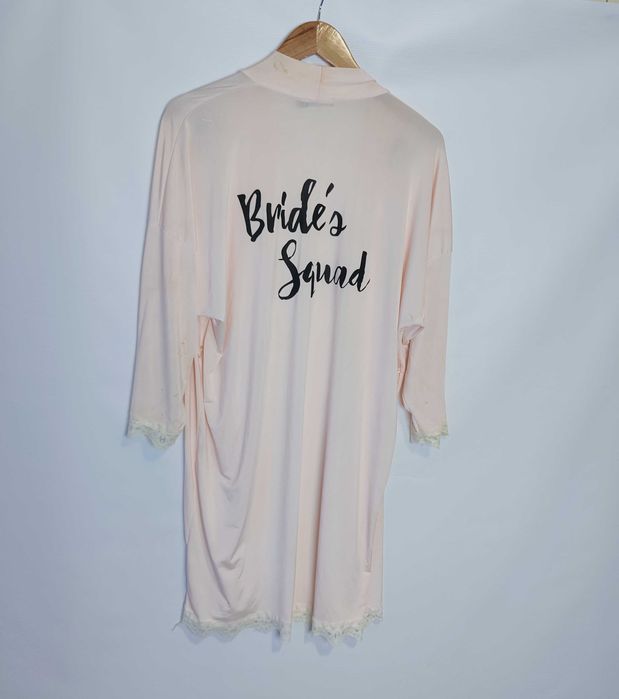 Szlafrok Damski Rozowy z Koronkowym Wykonczeniem i napisemBohhoo (S)