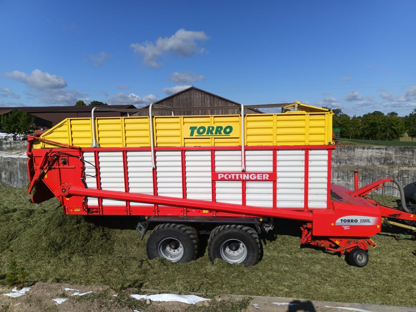 Przyczepa samozbierająca Pottinger Torro 5100 Jumbo Strautmann Giga