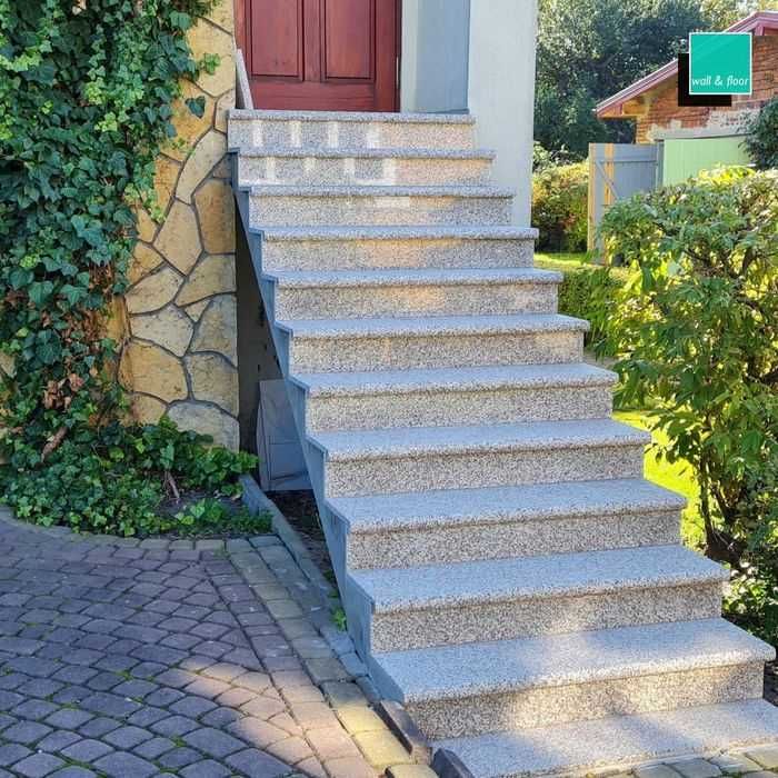 Beżowe stopnice i podstopnice granitowe G682 Schody do domu i na taras