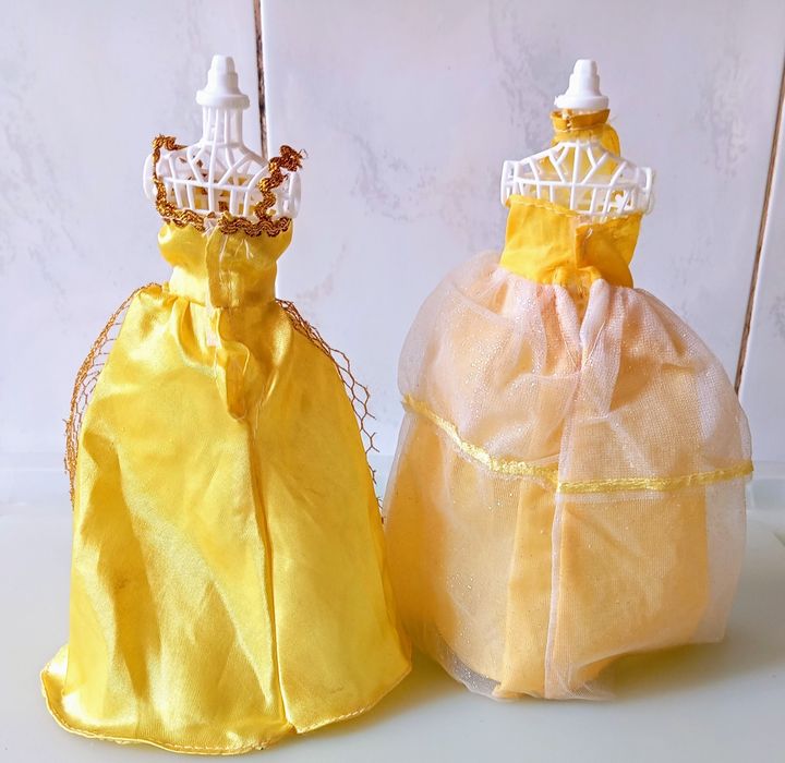 Vestidos de bonecas clone de Barbie.