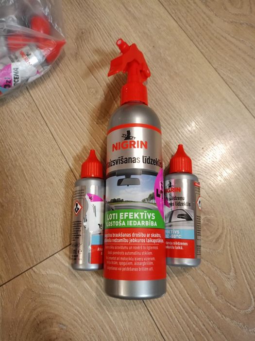 Preparat przeciwko parowaniu szyb plus dwa odmrażacze do zamków sam.